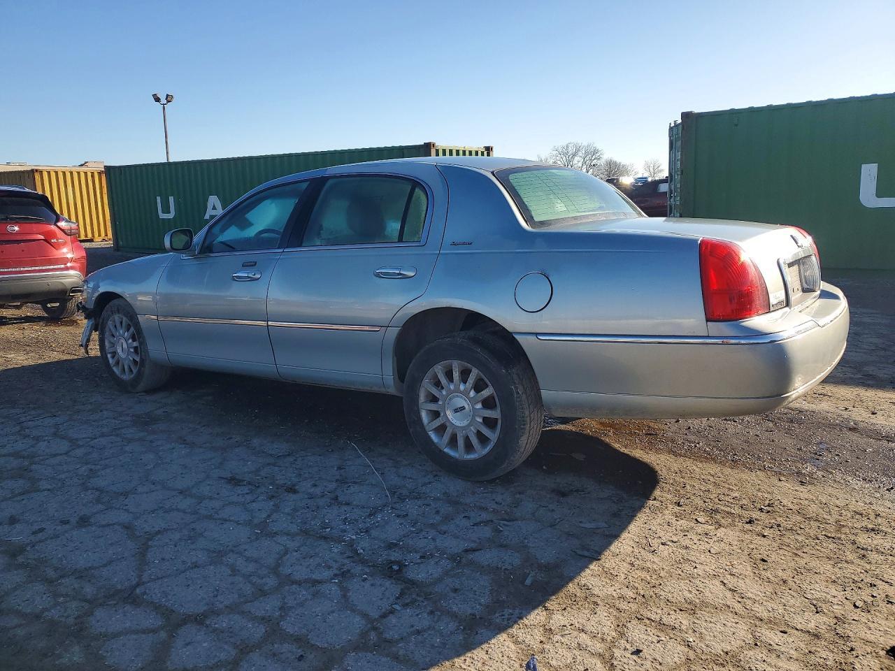 2007 Lincoln Town Car Signature - Фото 2