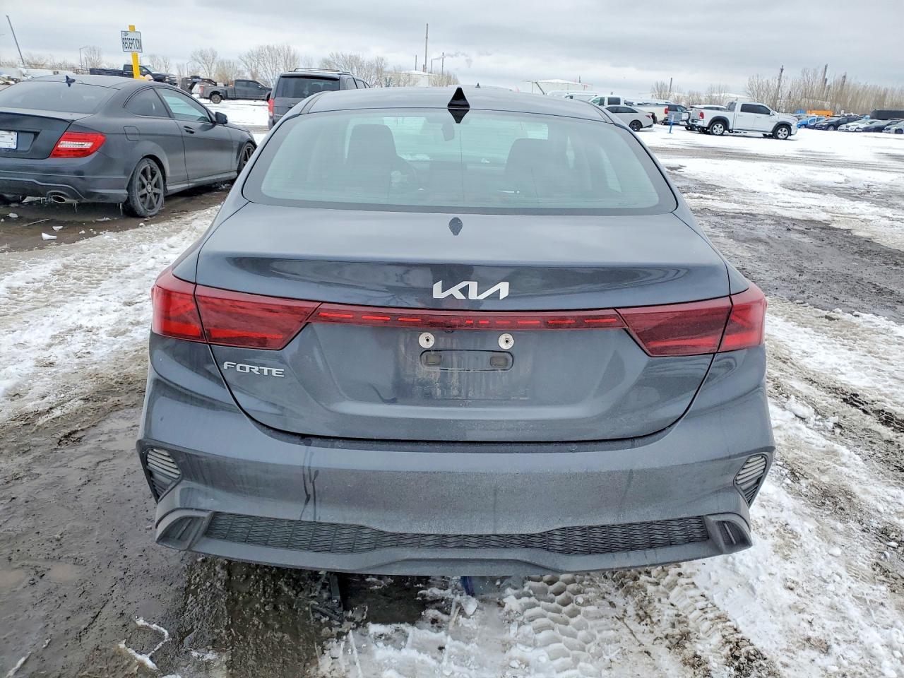 2022 Kia Forte Fe - Image 6