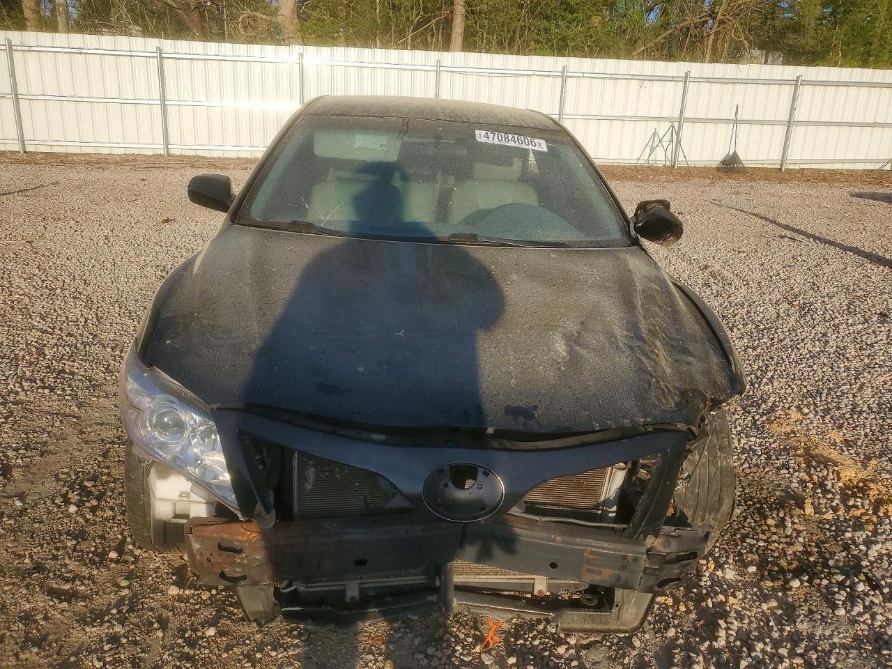 2010 Toyota Camry Le - Image 5