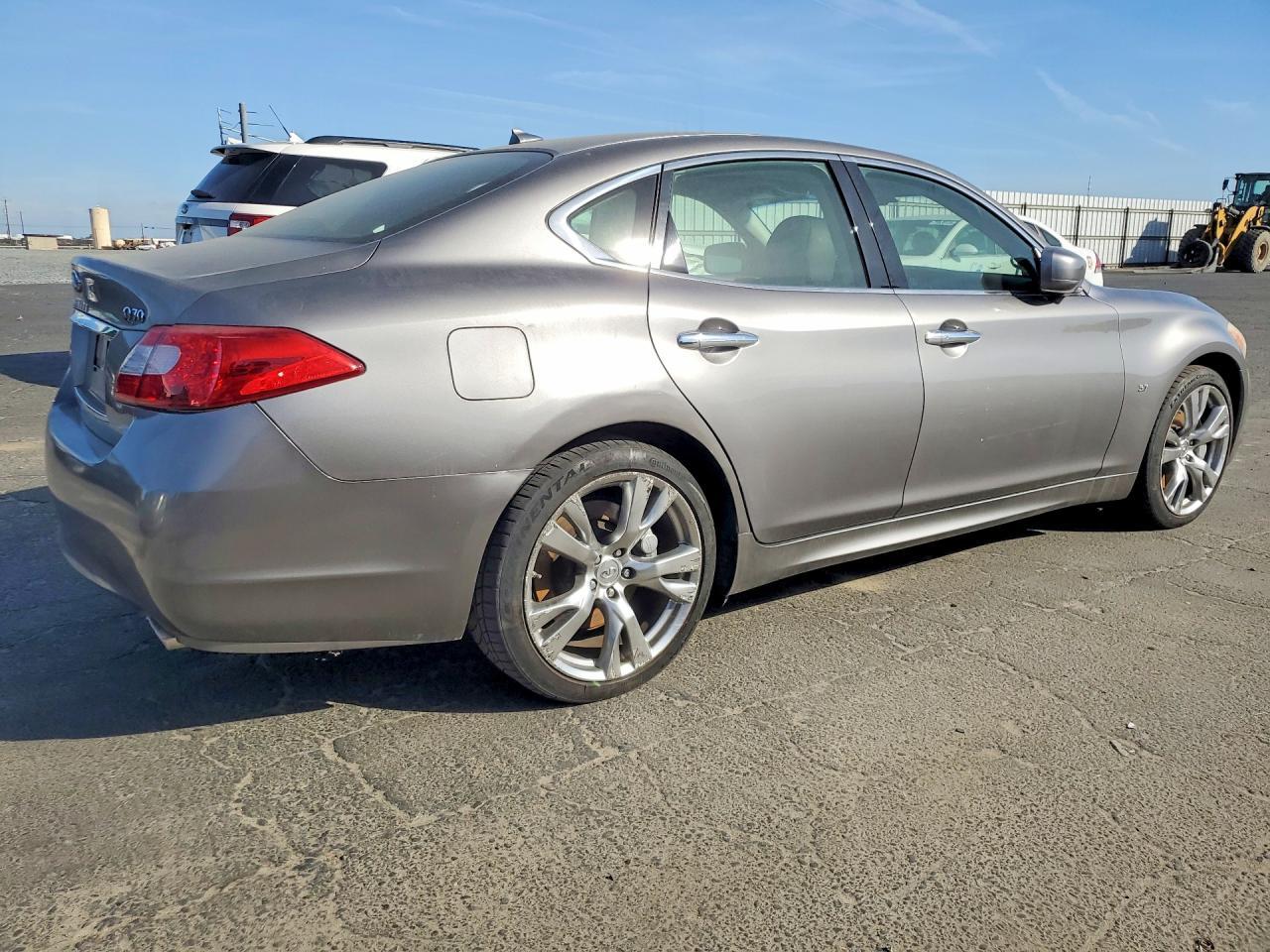 2014 Infiniti Q70 3.7 - Image 3
