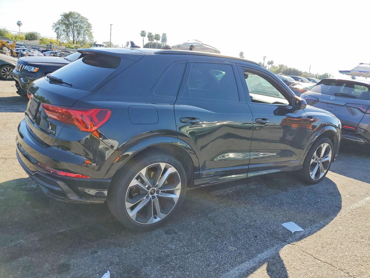 2022 Audi Q3 Premium Plus S Line 45 - Фото 3