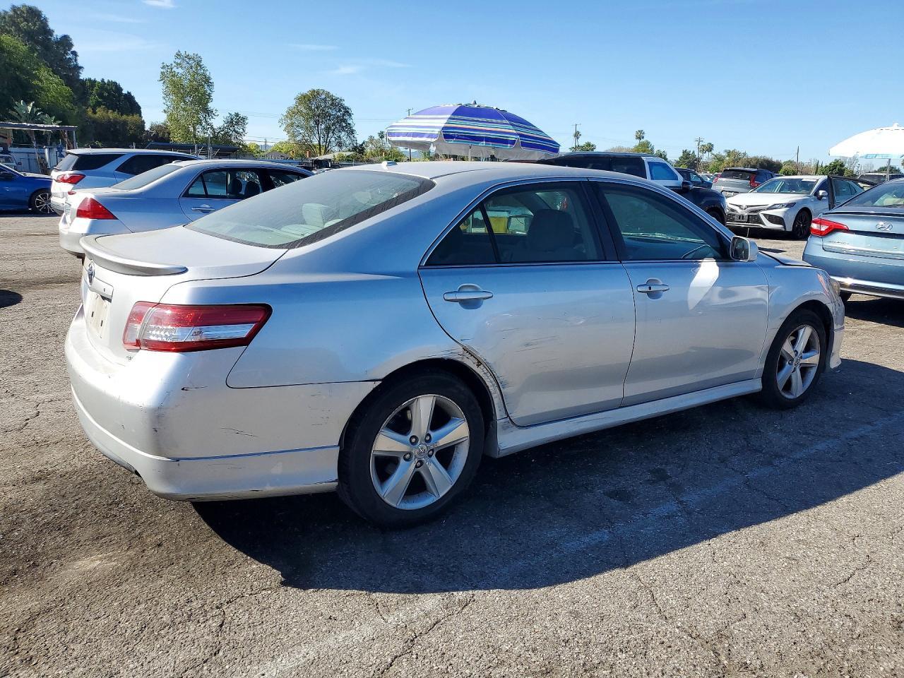 2011 Toyota Camry Se - Фото 3