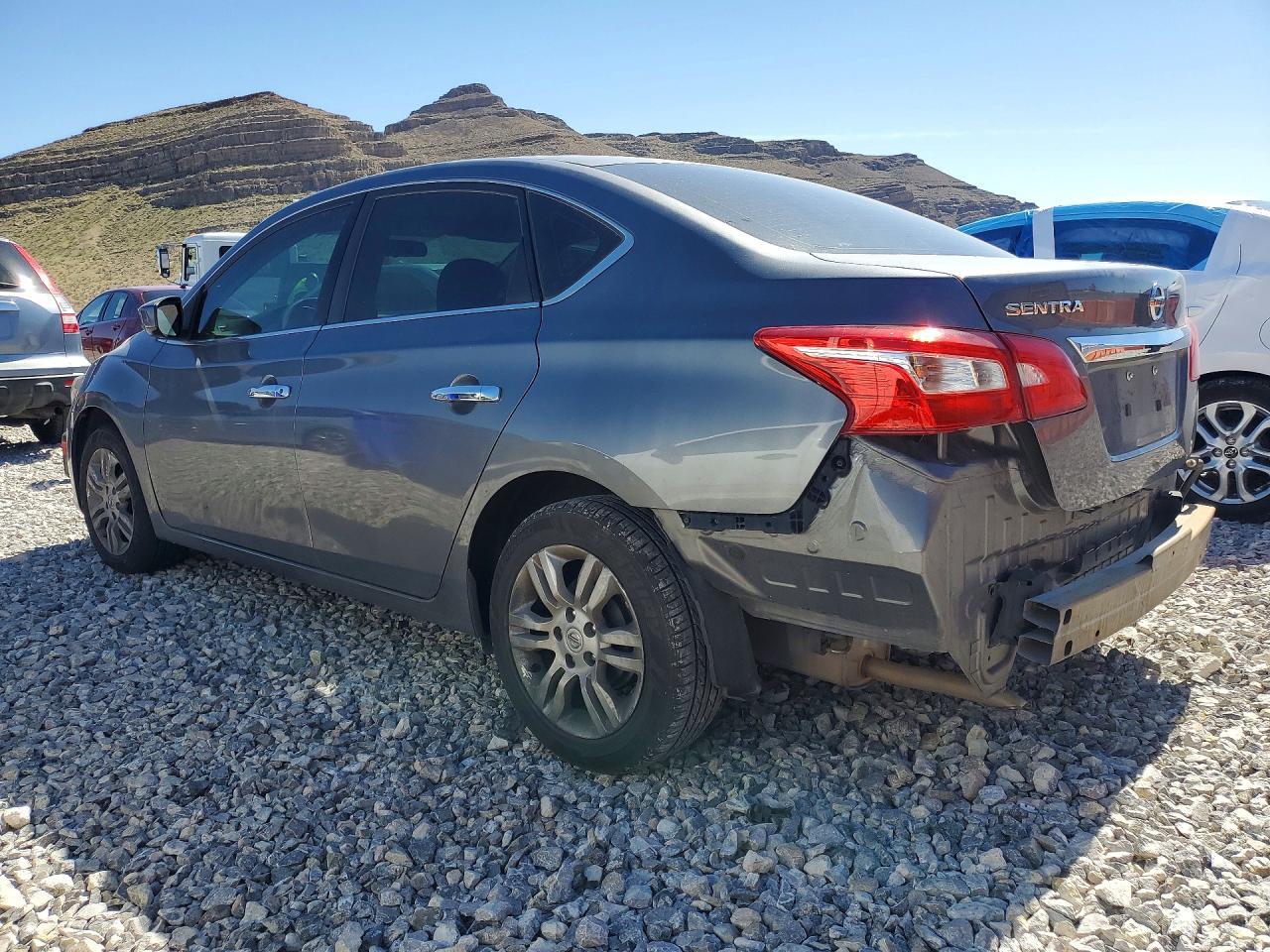 2017 Nissan Sentra S - Фото 2