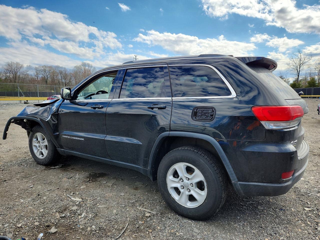 2015 Jeep Grand Cherokee Laredo - Image 2