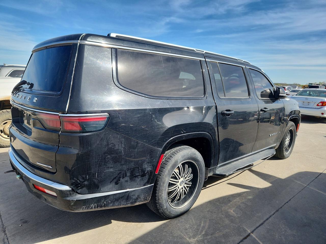 2023 Jeep Wagoneer L Series Ii - Image 3