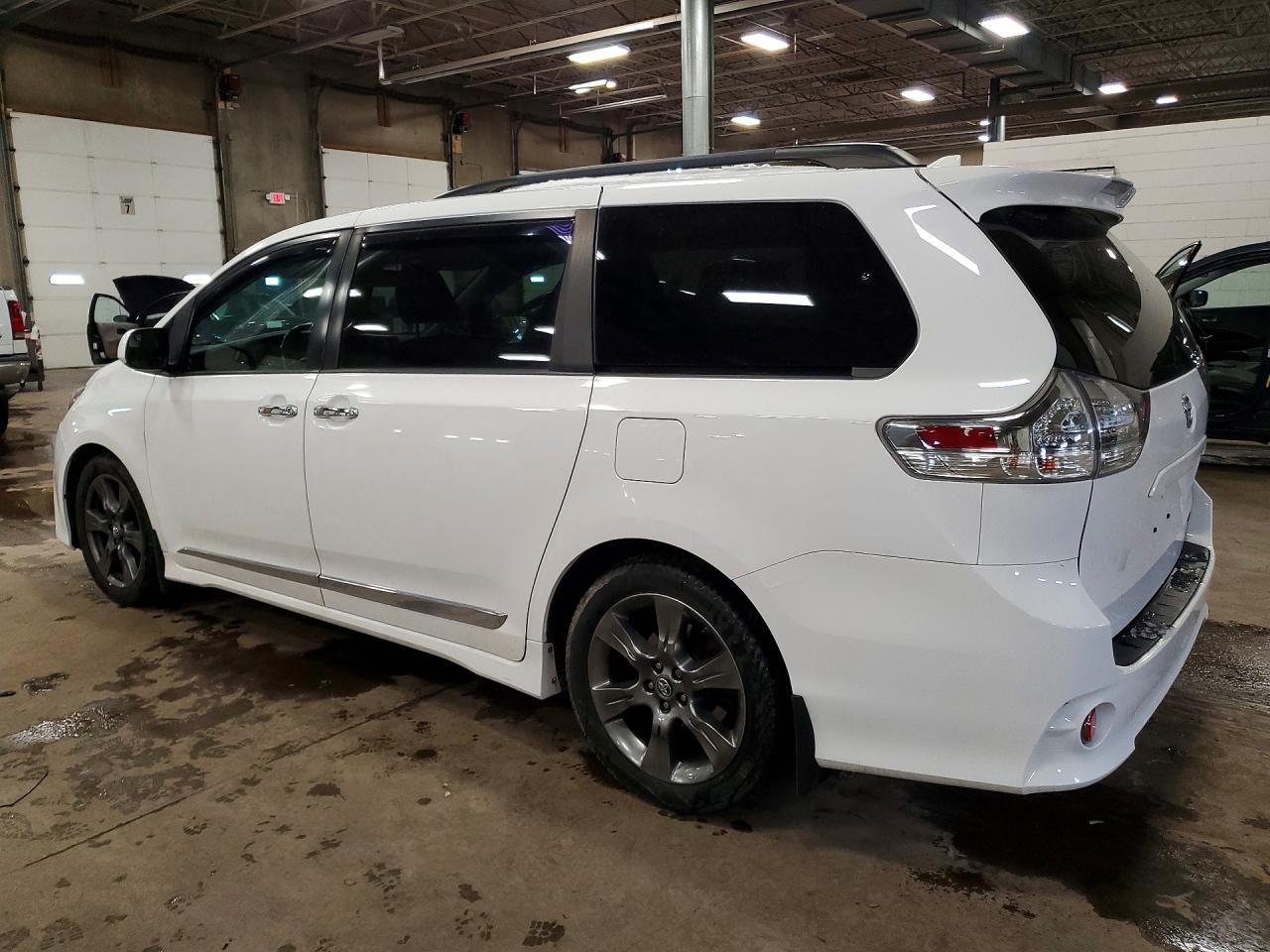 2020 Toyota Sienna Se 8-Passenger - Image 2