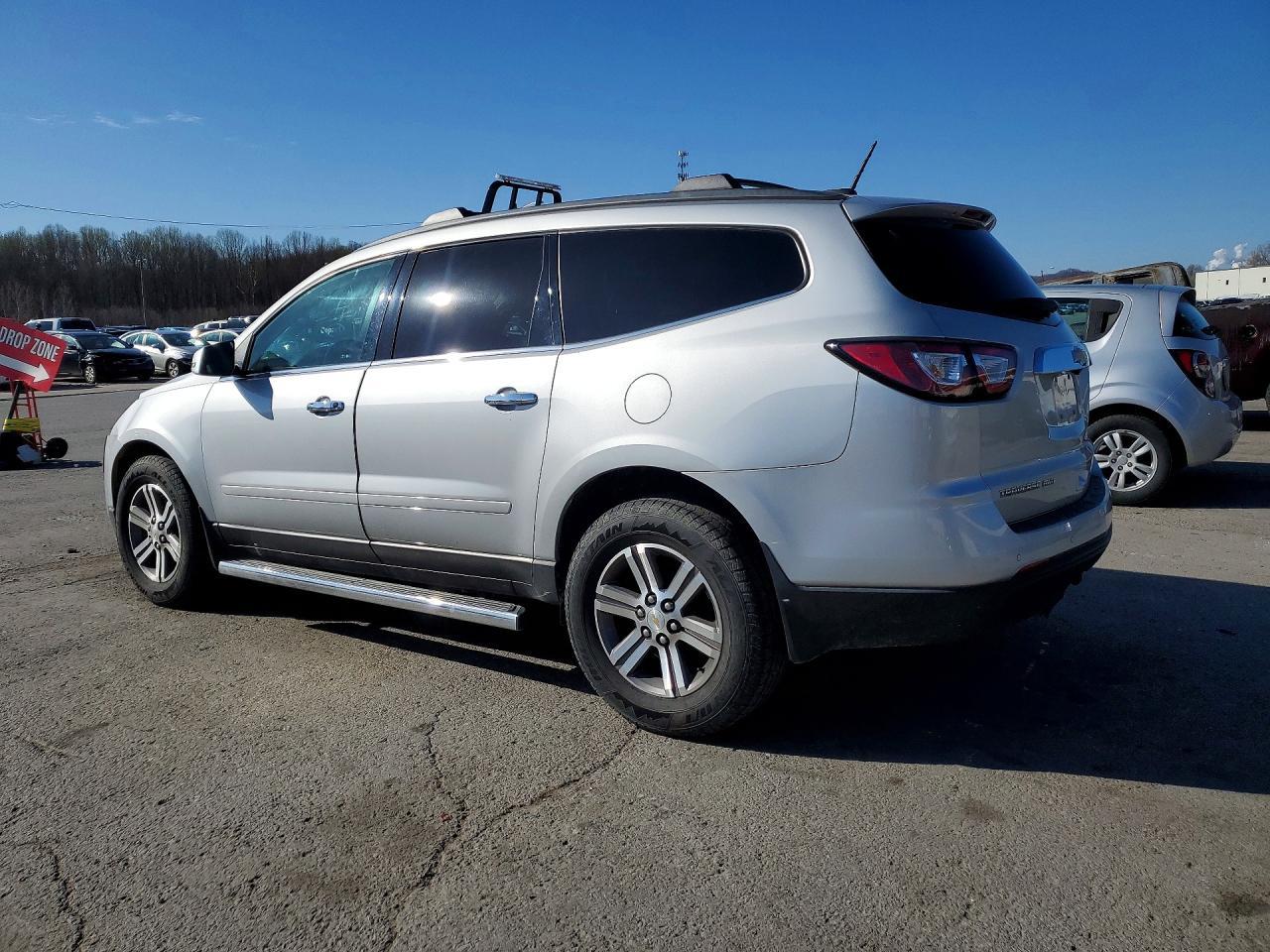 2017 Chevrolet Traverse Lt - Image 2