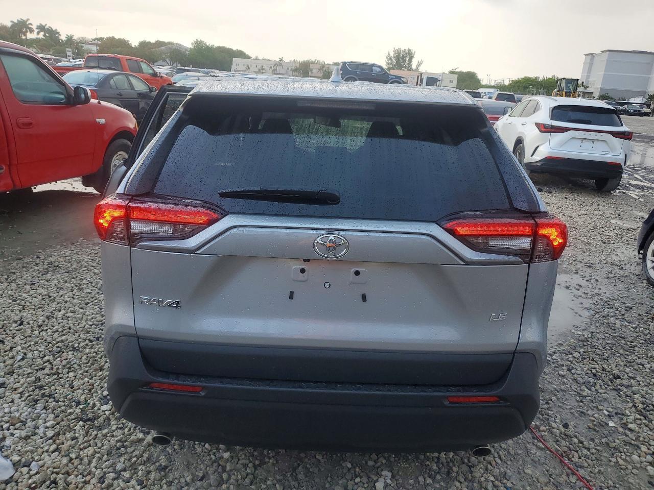 2025 Toyota Rav4 Le - Фото 6
