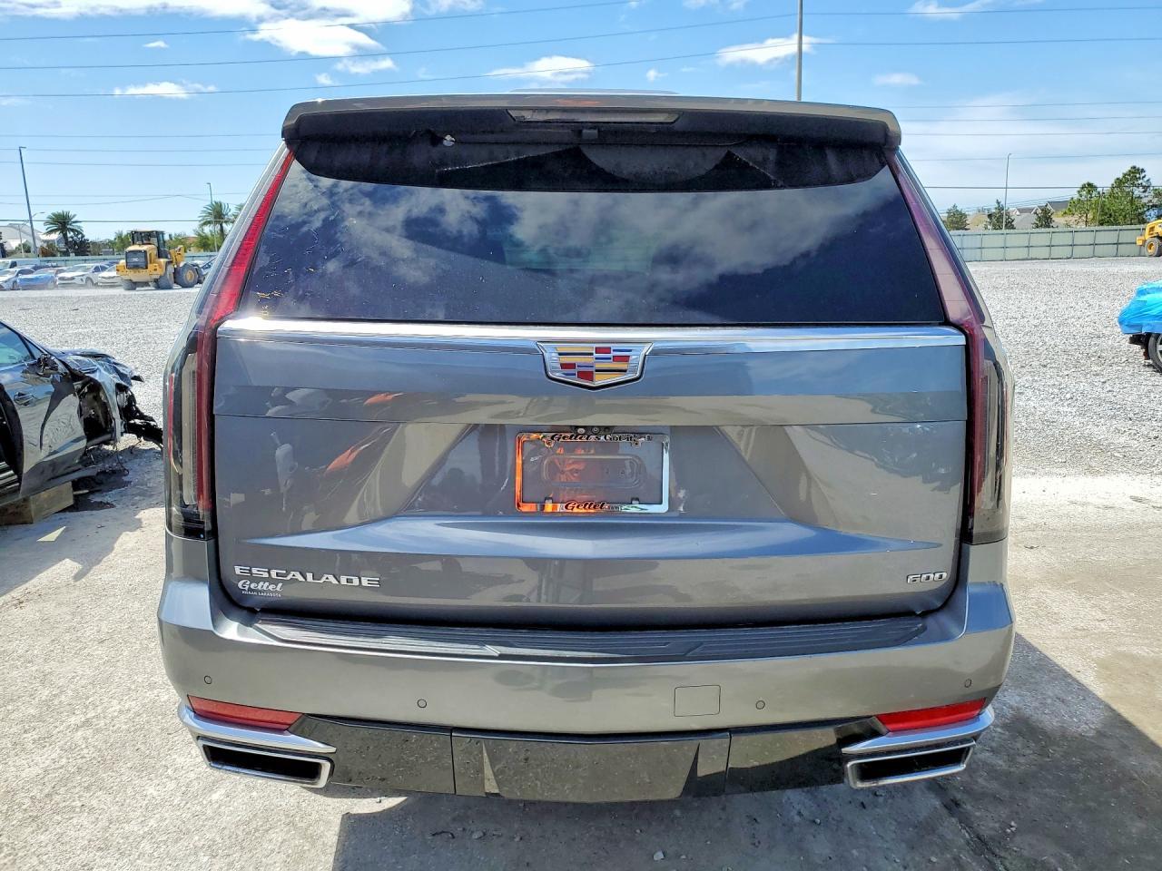 2022 Cadillac Escalade Premium Luxury - Image 6
