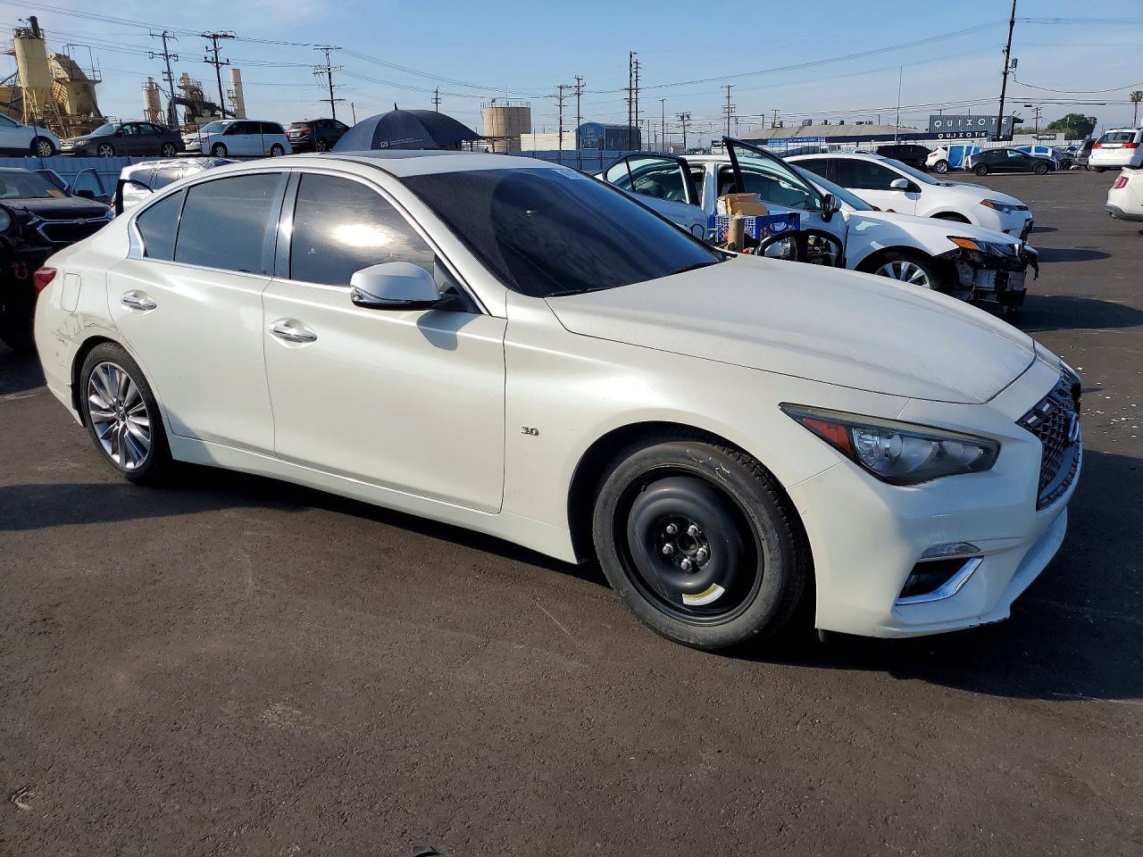 2018 Infiniti Q50 3.0T Luxe - Фото 4