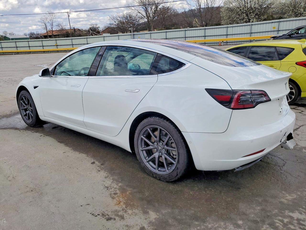 2018 Tesla Model 3 - Фото 2