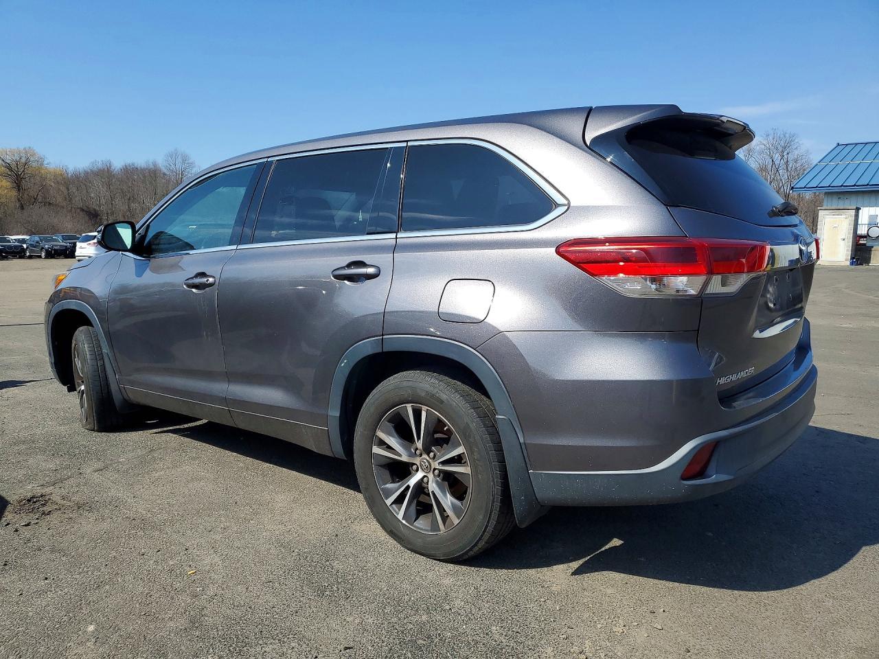 2017 Toyota Highlander Le - Image 2
