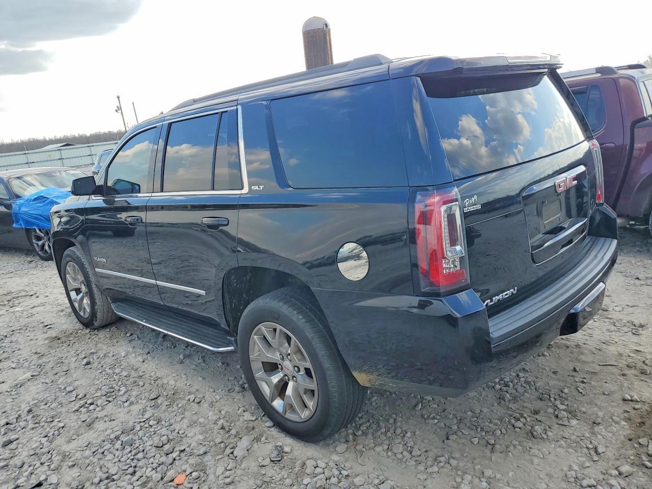 2019 GMC Yukon Slt - Фото 2