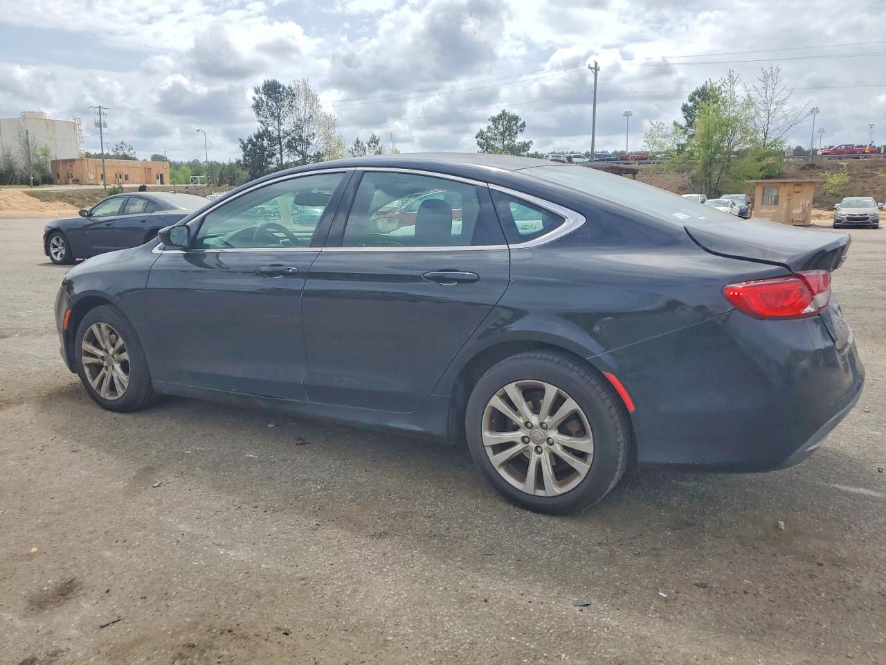 2015 Chrysler 200 Limited - Фото 2