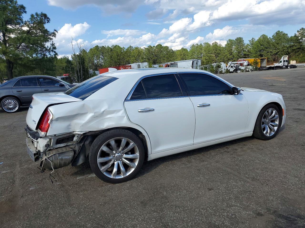 2016 Chrysler 300C - Фото 3