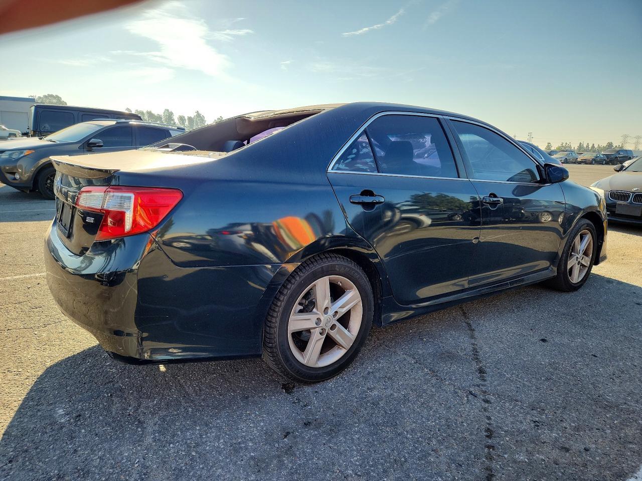 2014 Toyota Camry Se - Image 3