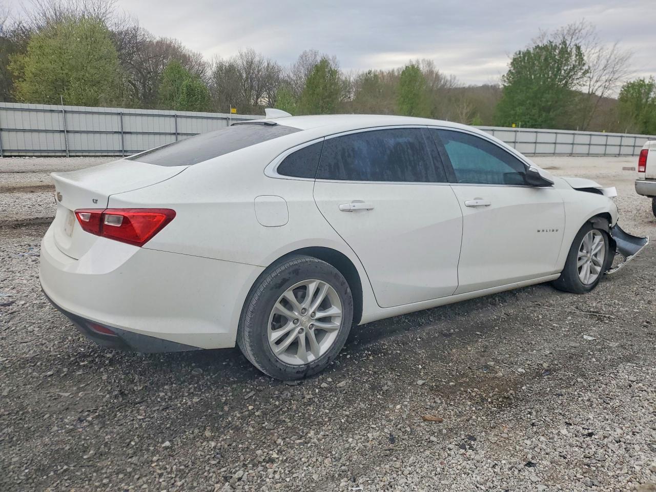 2017 Chevrolet Malibu Lt - Фото 3