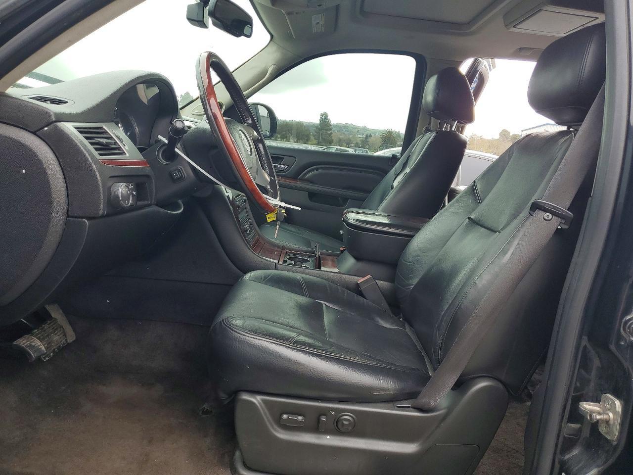 2011 Cadillac Escalade Esv Premium - Image 7