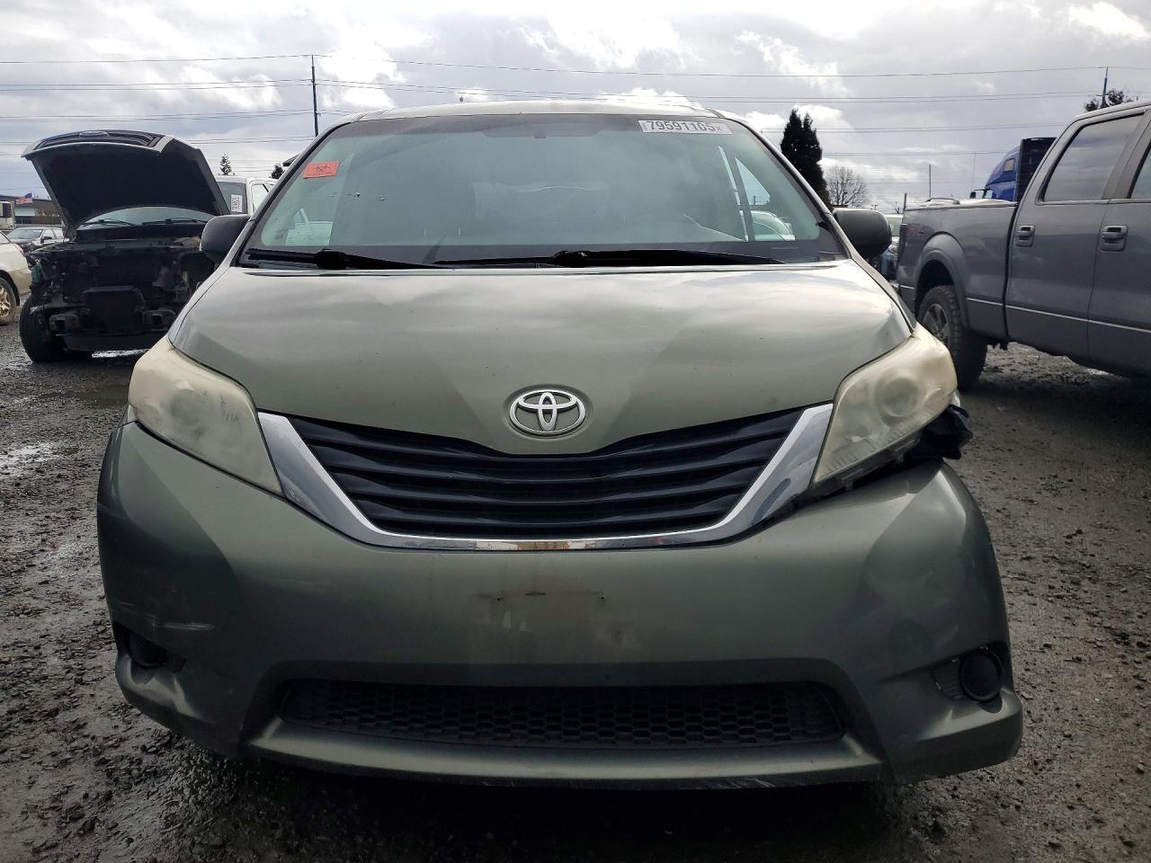 2013 Toyota Sienna Le 8-Passenger - Фото 5