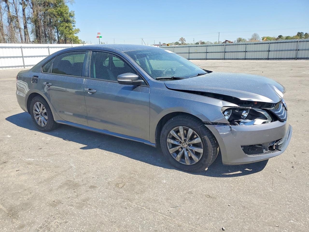 2013 Volkswagen Passat S - Image 4