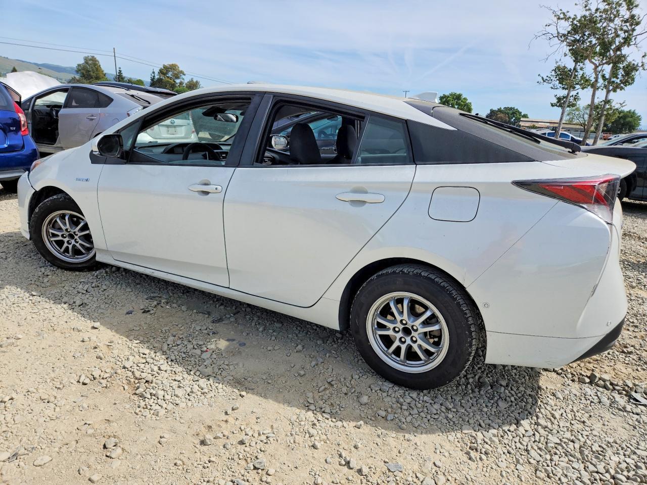 2018 Toyota Prius Two - Фото 2