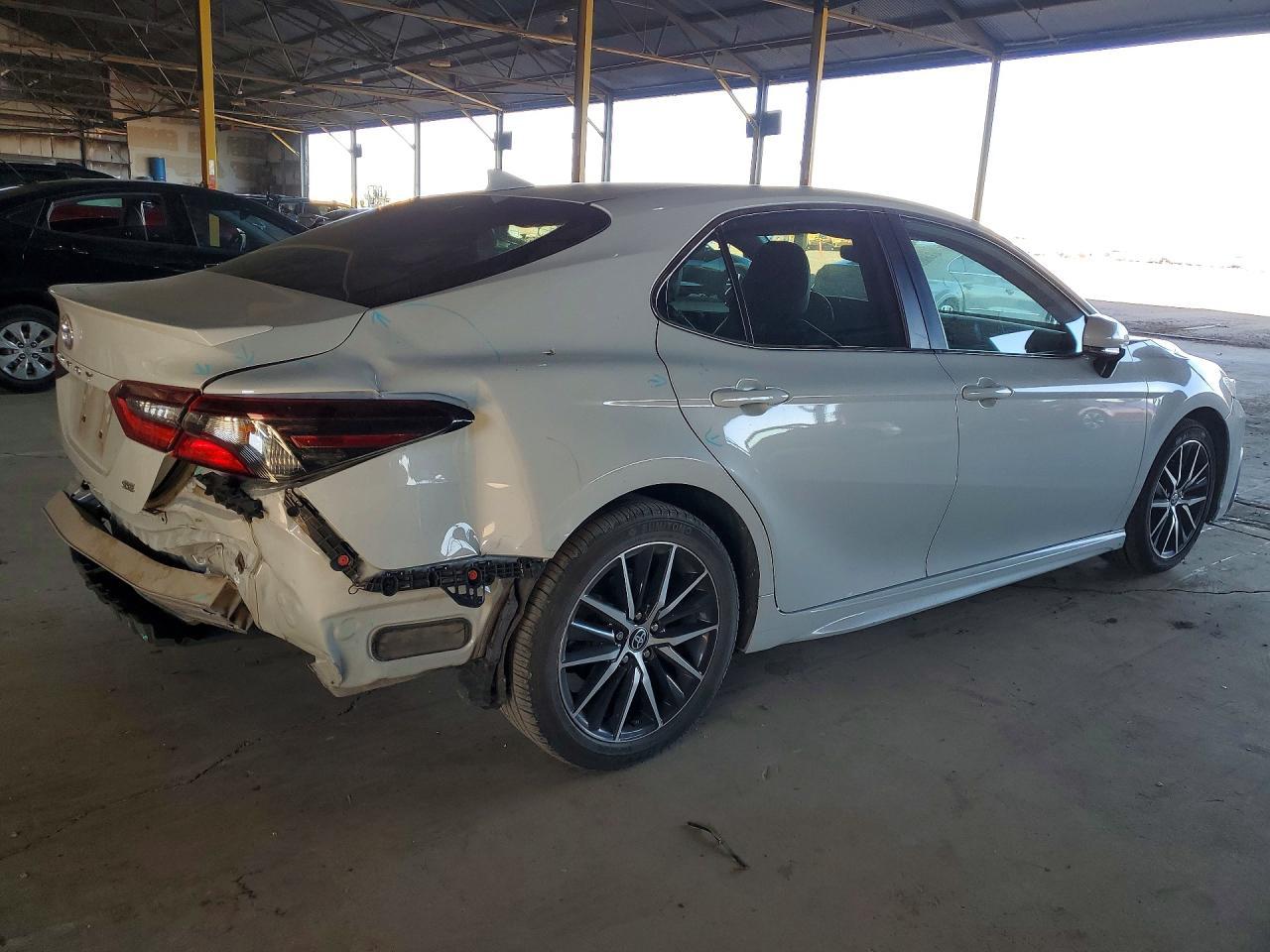 2023 Toyota Camry Se - Image 3