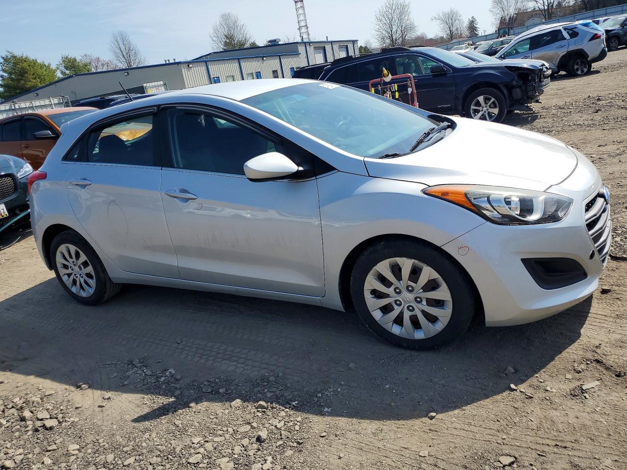 2016 Hyundai Elantra Gt Base - Image 4