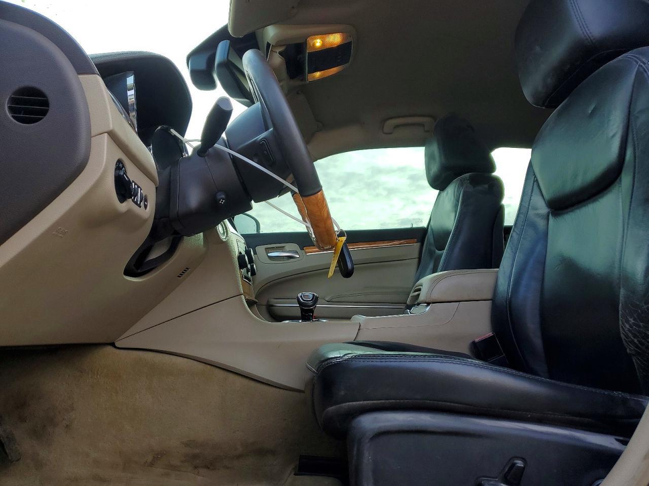 2014 Chrysler 300C - Image 7