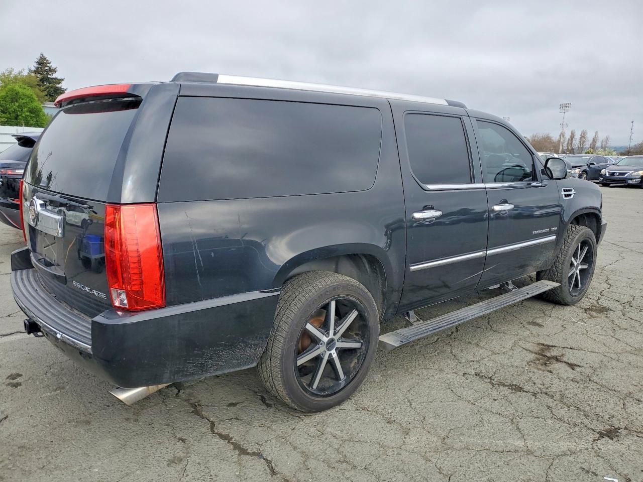 2011 Cadillac Escalade Esv Premium - Image 3