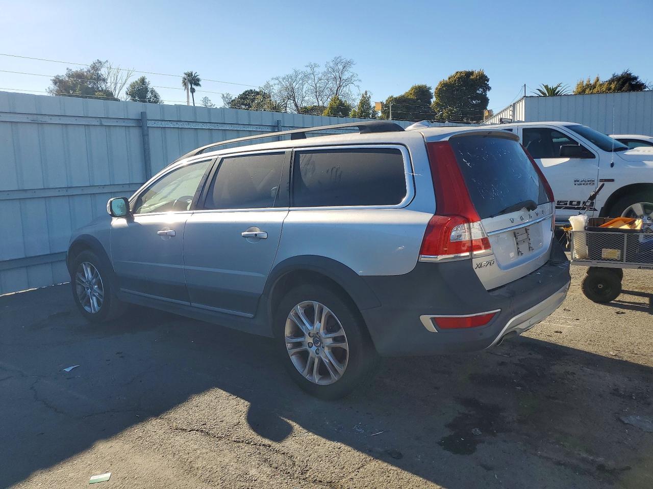 2016 Volvo Xc70 T5 Premier - Фото 2