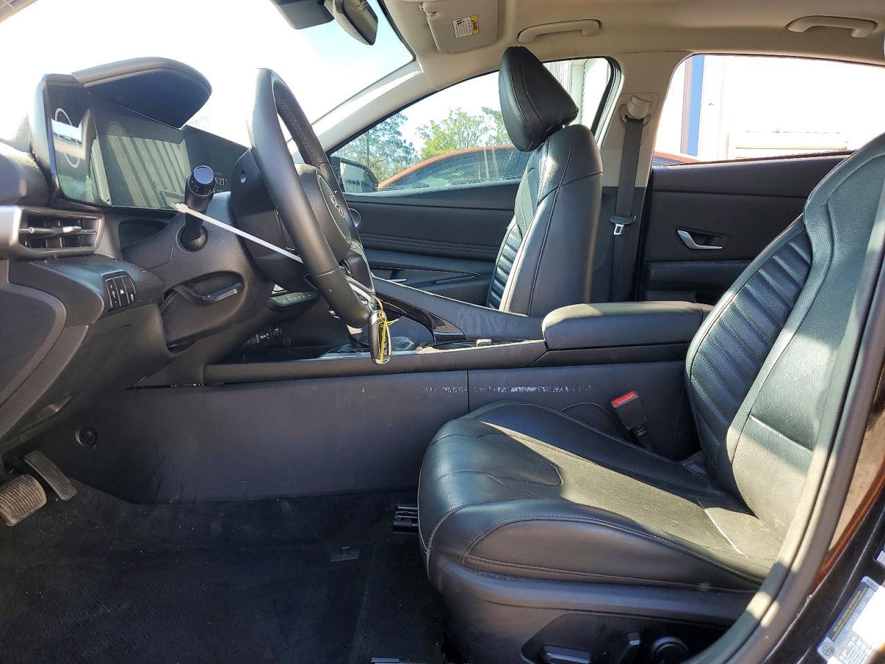 2023 Hyundai Elantra Limited - Image 7