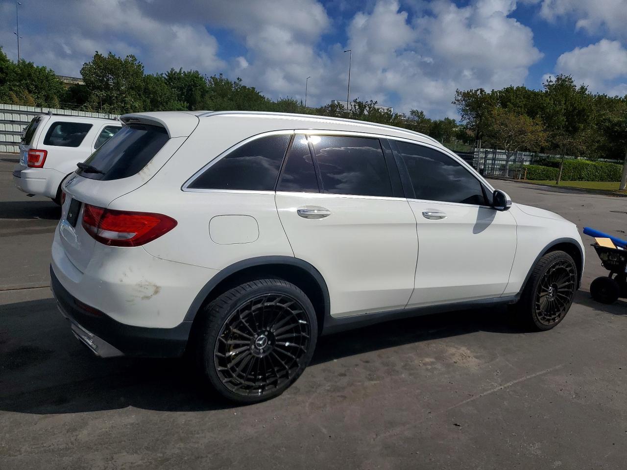 2018 Mercedes-Benz Glc 300 - Image 3