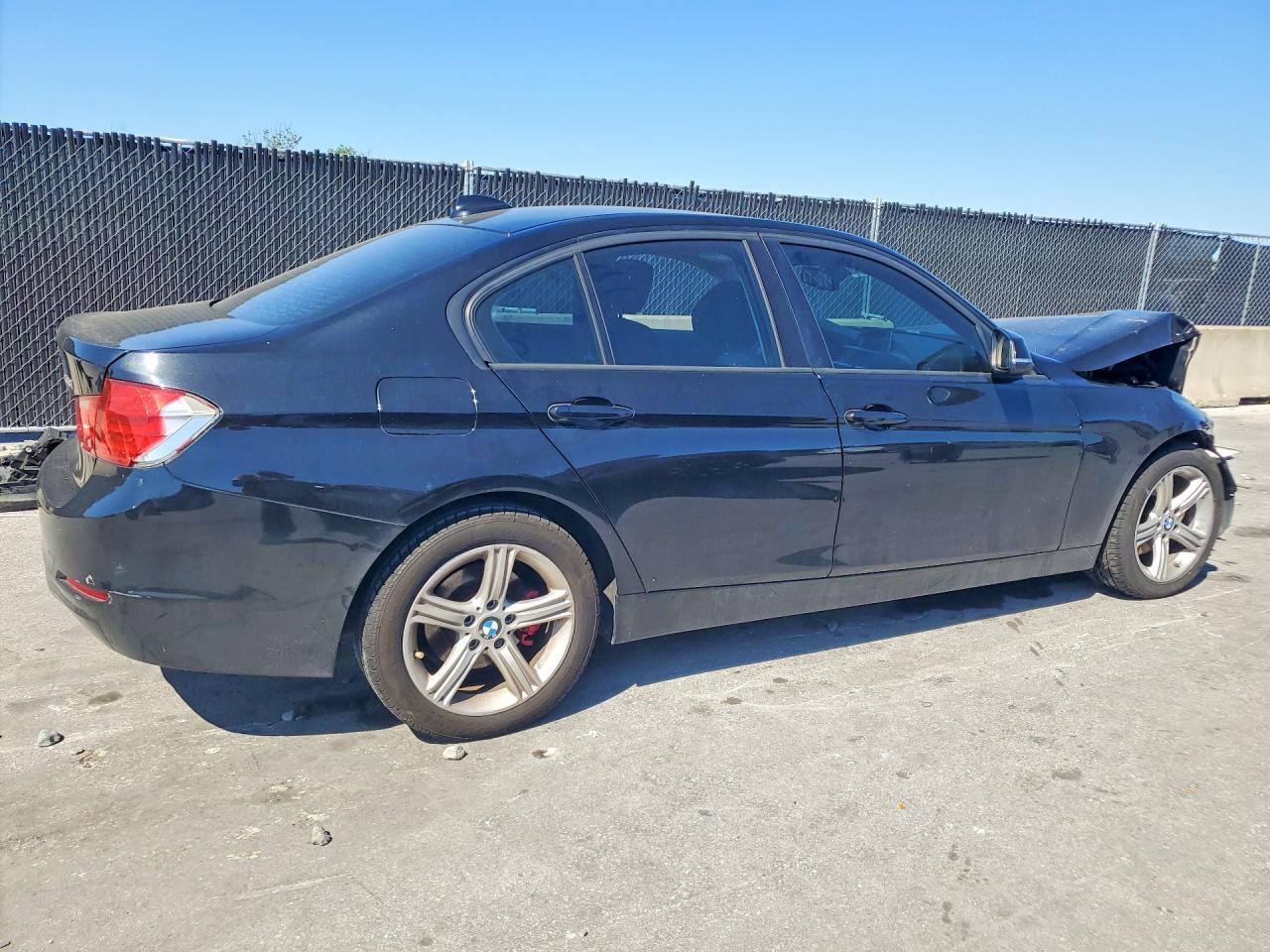 2014 BMW 328 Xi Sulev - Image 3