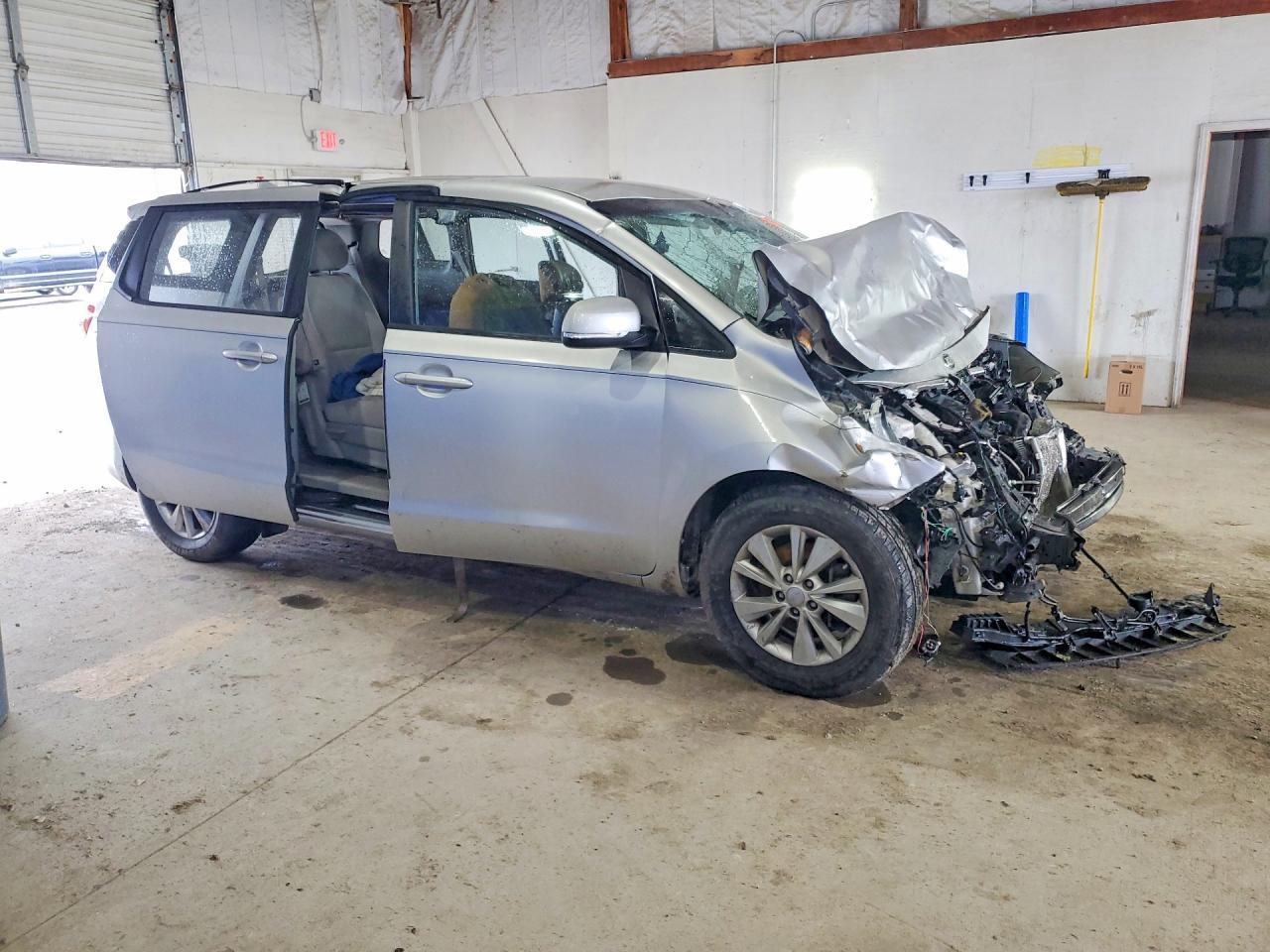 2016 Kia Sedona L - Фото 4