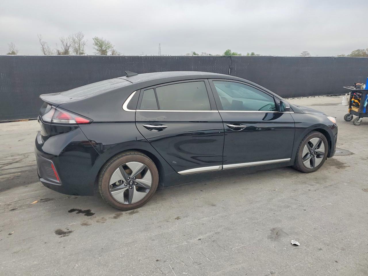 2022 Hyundai Ioniq Hybrid Limited - Image 3