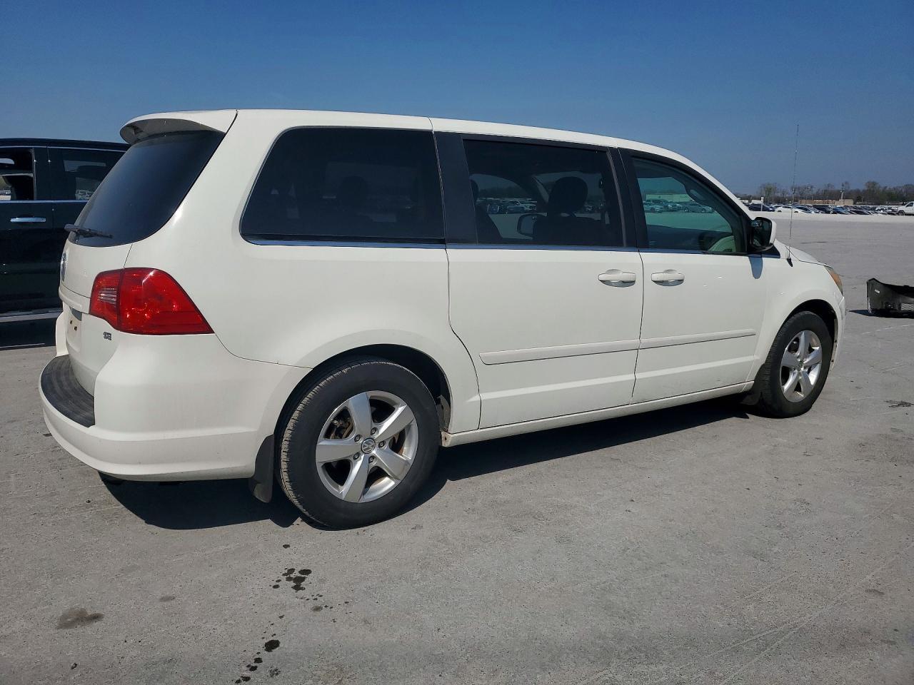 2010 Volkswagen Routan Se - Фото 3