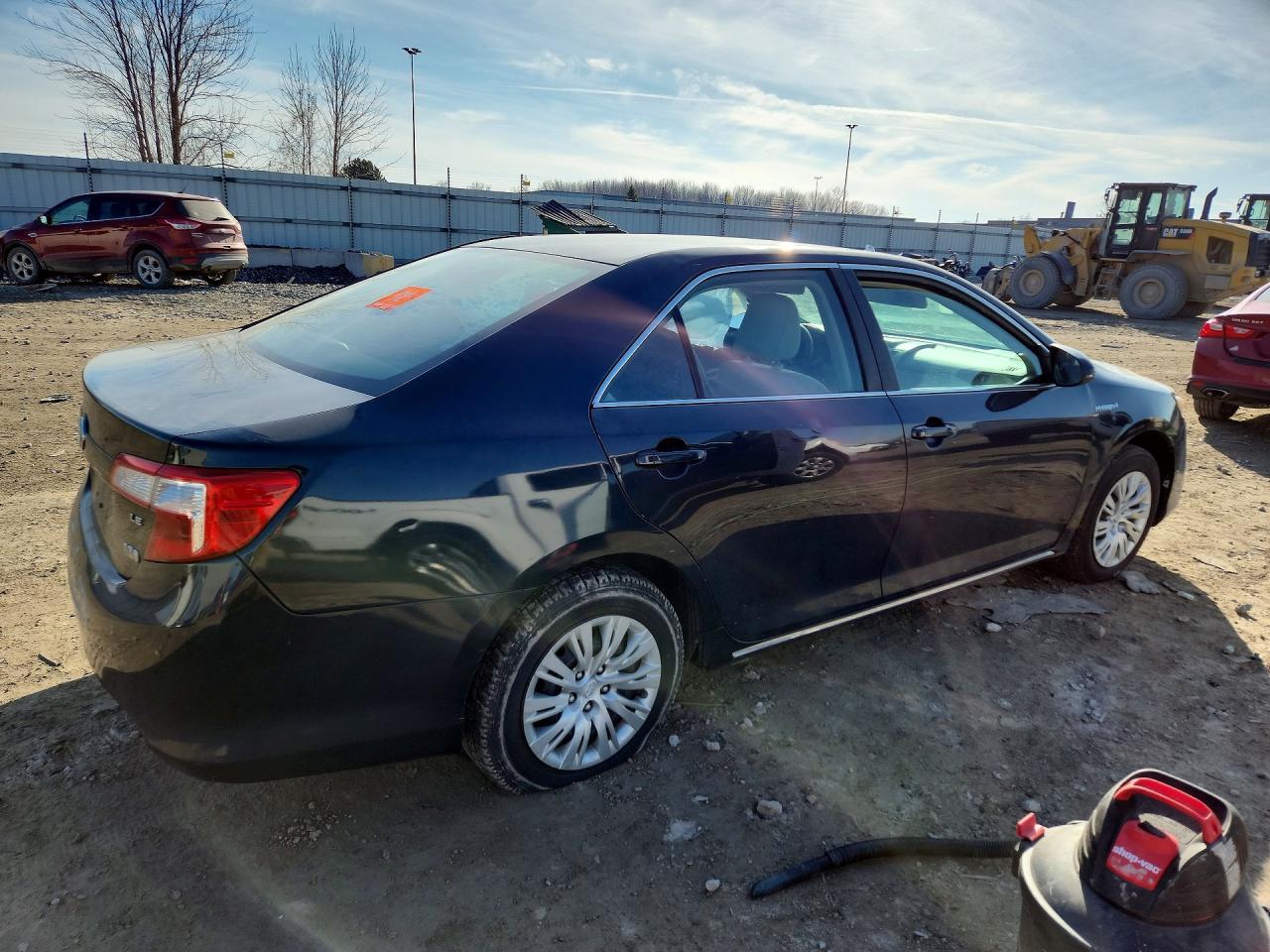 2013 Toyota Camry Hybrid Le - Image 3