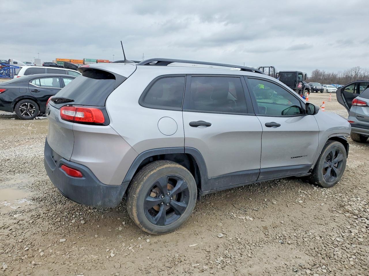 2017 Jeep Cherokee Sport - Image 3