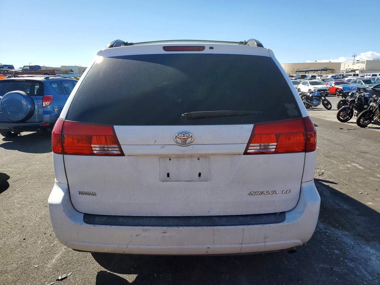 2004 Toyota Sienna Le 7 Passenger - Image 6