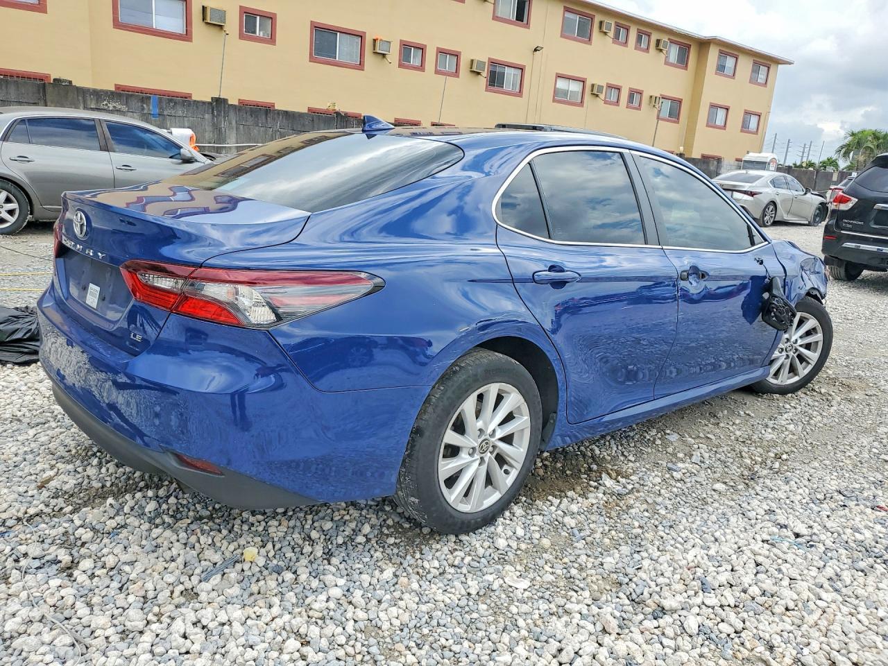 2023 Toyota Camry Le - Фото 3