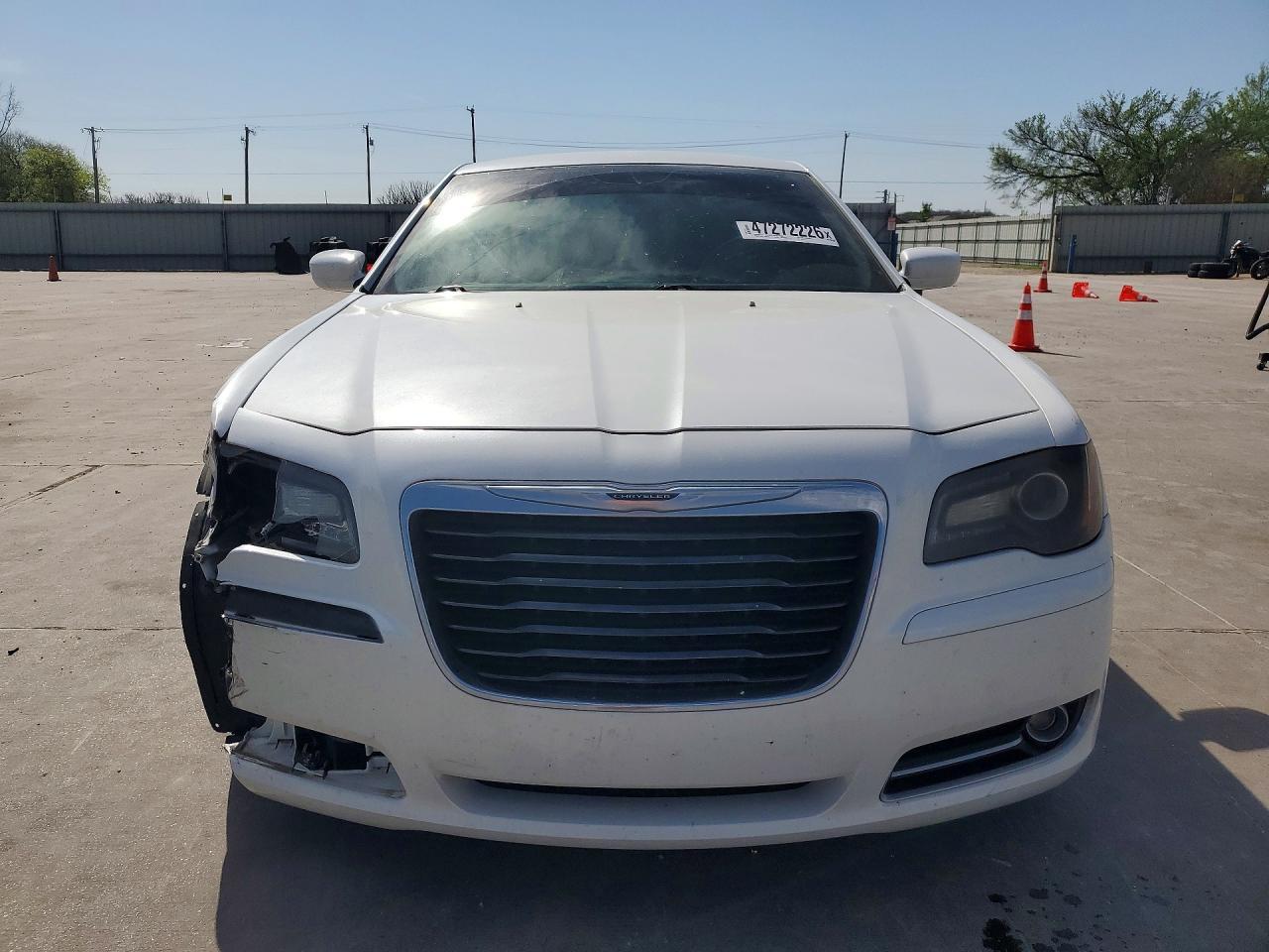 2014 Chrysler 300 S - Image 5
