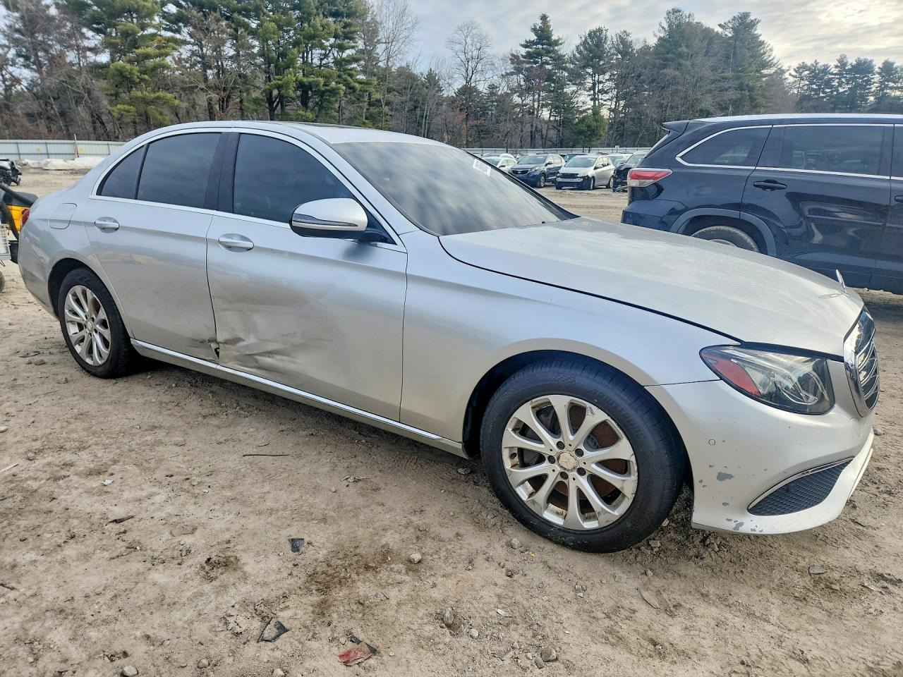 2017 Mercedes-Benz E 300 4Matic - Фото 4