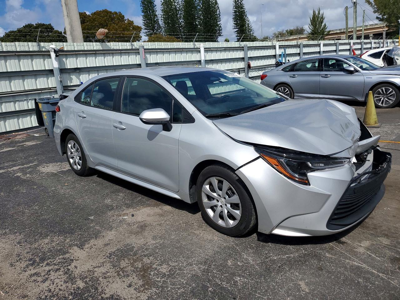 2023 Toyota Corolla Le - Image 4