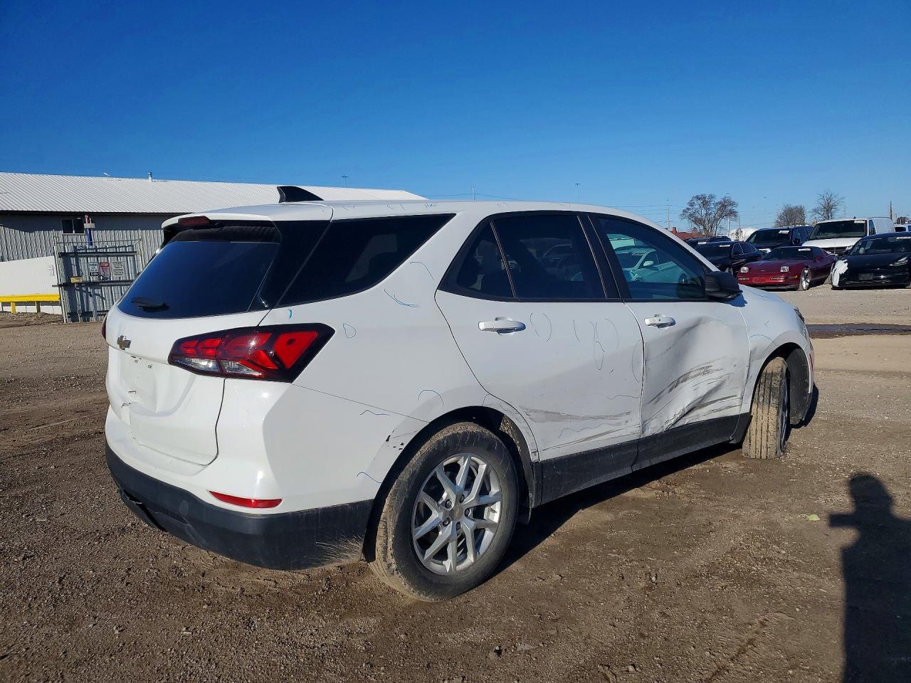 2022 Chevrolet Equinox Ls - Фото 3
