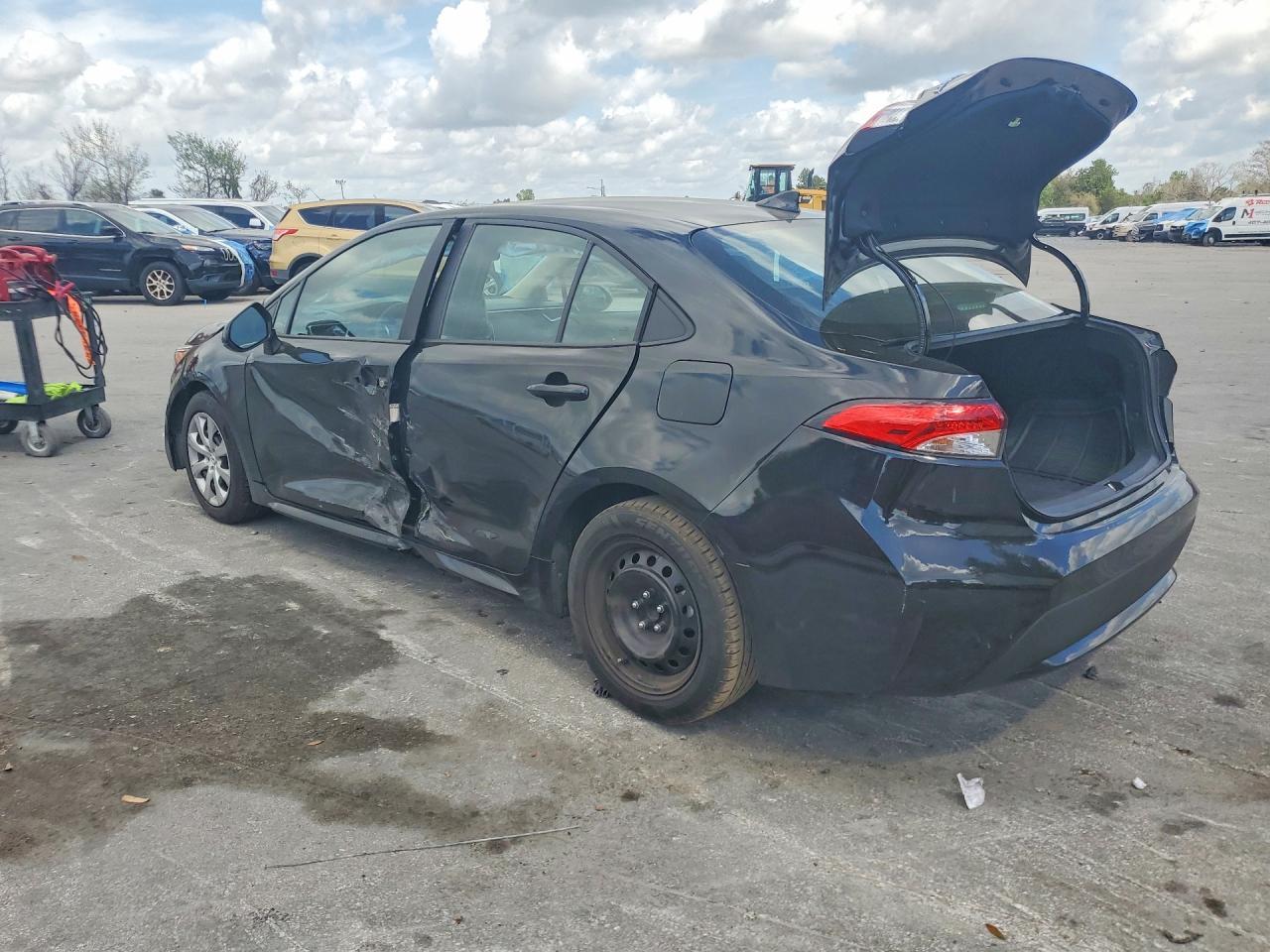 2021 Toyota Corolla Le - Image 2