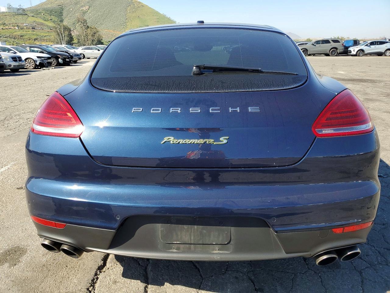 2014 Porsche Panamera S Hybrid - Image 6
