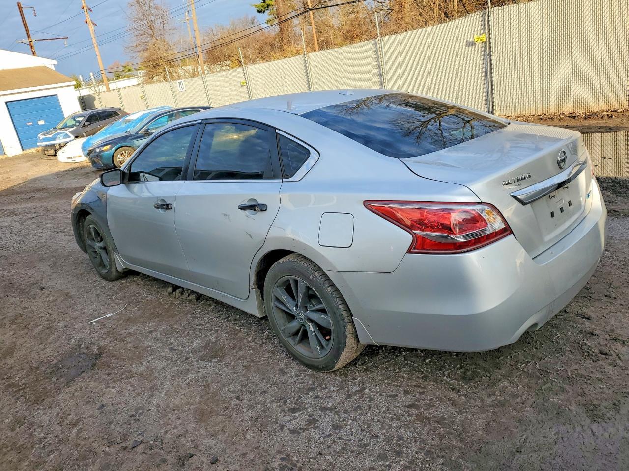 2013 Nissan Altima 2.5 - Фото 2