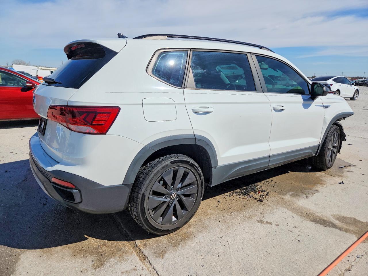 2022 Volkswagen Taos S - Фото 3
