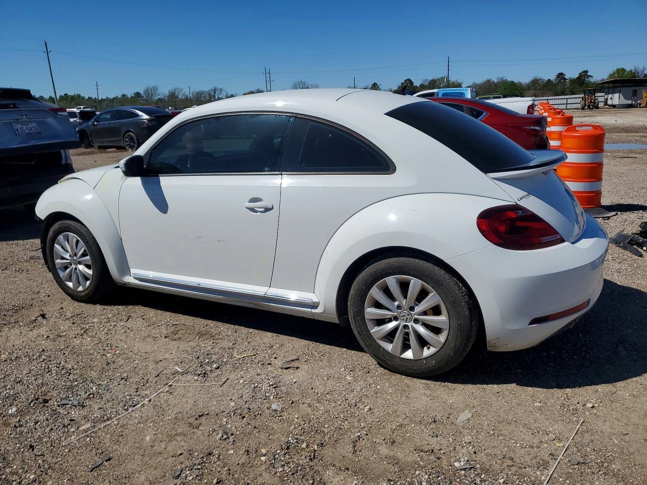 2019 Volkswagen Beetle - Image 2