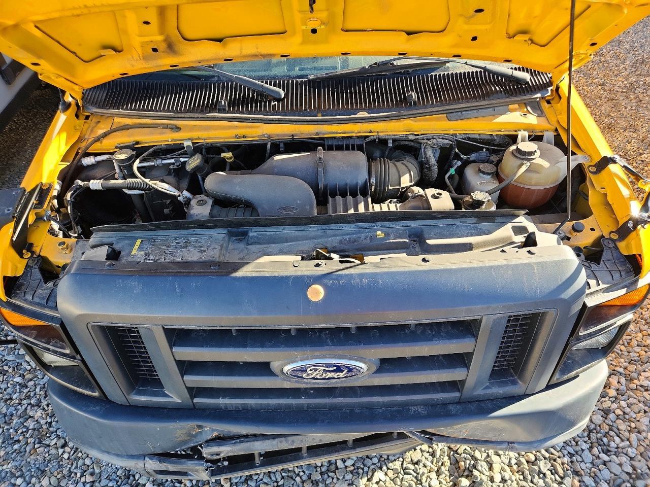 2015 Ford Econoline E450 Super Duty Cutaway Van - Фото 7